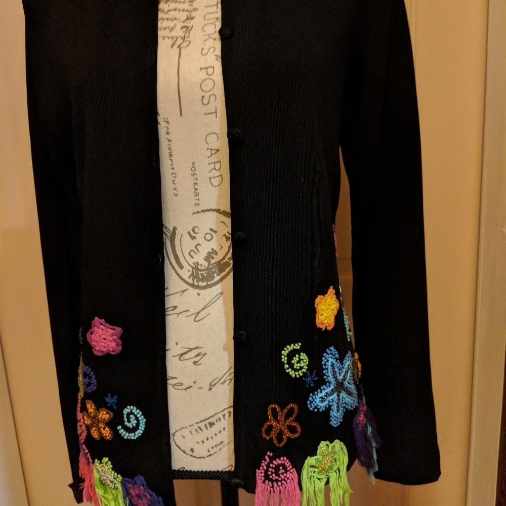 Black cardigan perfect for the weekend get a way